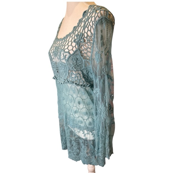 Sorrento Crochet Blouse - Picture 3 of 7